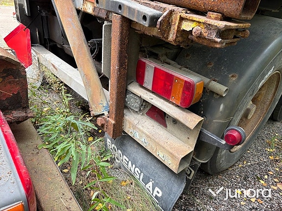 Linktrailer med containerfäste och flisskåp 28 of 30