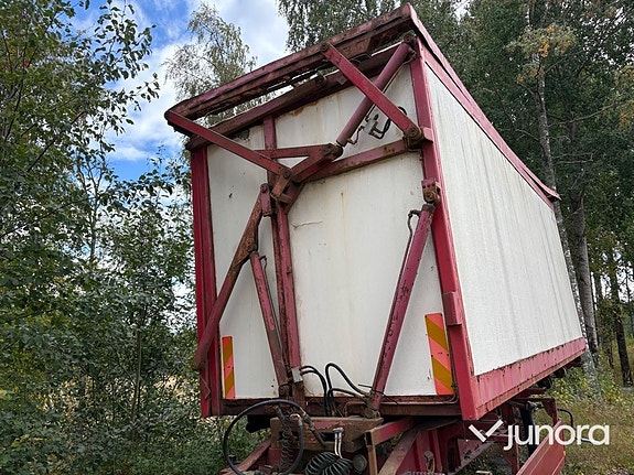 Linktrailer med containerfäste och flisskåp 5 of 30