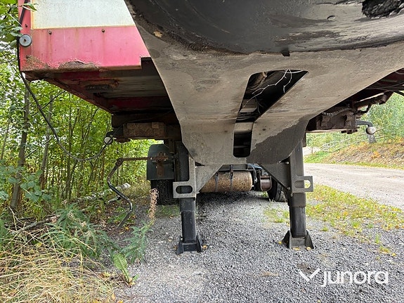 Linktrailer med containerfäste och flisskåp 11 of 30