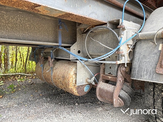 Linktrailer med containerfäste och flisskåp 14 of 30