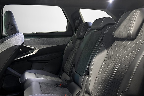 Peugeot e-5008 8 of 28