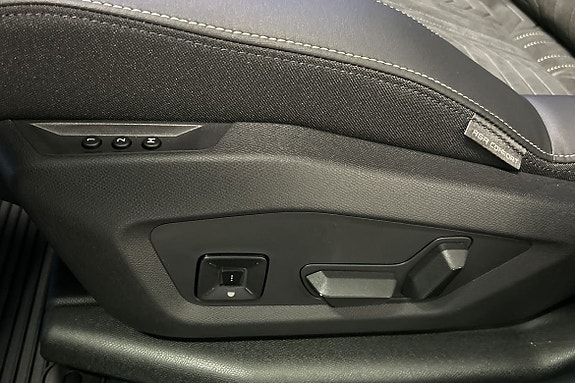 Peugeot e-5008 27 of 28