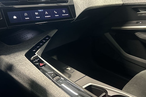 Peugeot e-5008 13 of 28