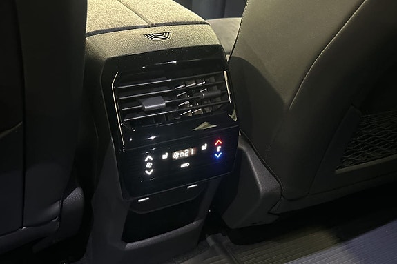 Peugeot e-5008 23 of 28