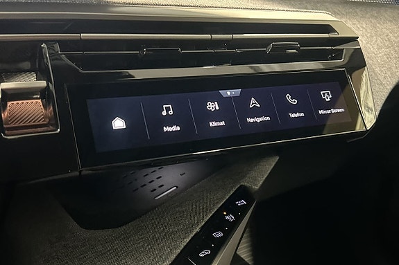 Peugeot e-5008 15 of 28