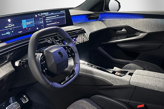 Peugeot e-5008 6 of 28