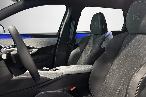 Peugeot e-5008 7 of 28