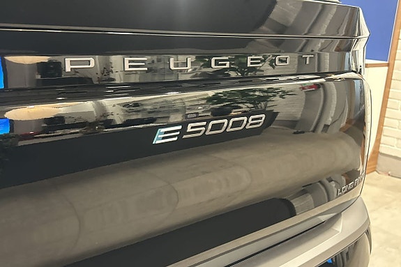 Peugeot e-5008 26 of 28