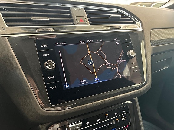Volkswagen Tiguan 18 of 24