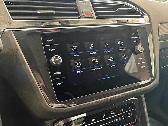 Volkswagen Tiguan 17 of 24