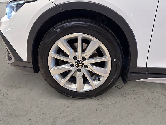 Volkswagen Golf Alltrack 6 of 13