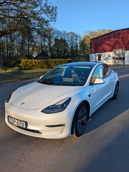 Tesla Model 3 4 of 6