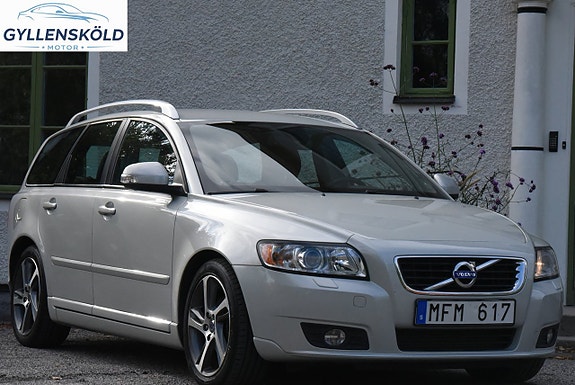 Volvo V50 2 of 15