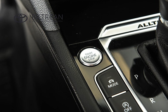Volkswagen Passat Alltrack 12 of 18
