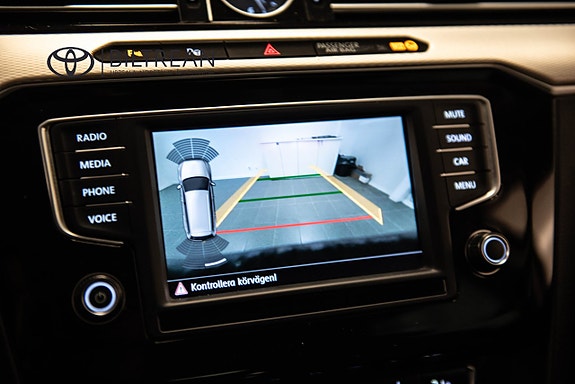 Volkswagen Passat Alltrack 14 of 18