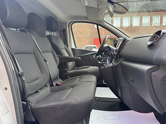 Opel Vivaro 12 of 21