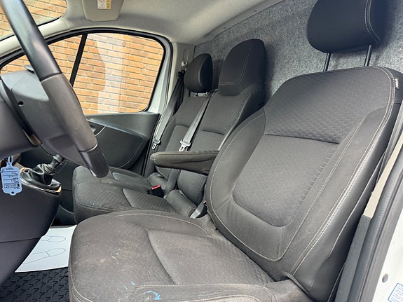 Opel Vivaro 13 of 21