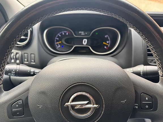 Opel Vivaro 16 of 21