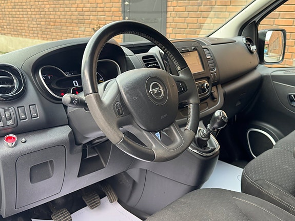Opel Vivaro 14 of 21