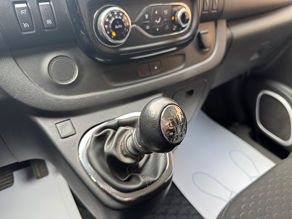 Opel Vivaro 17 of 21