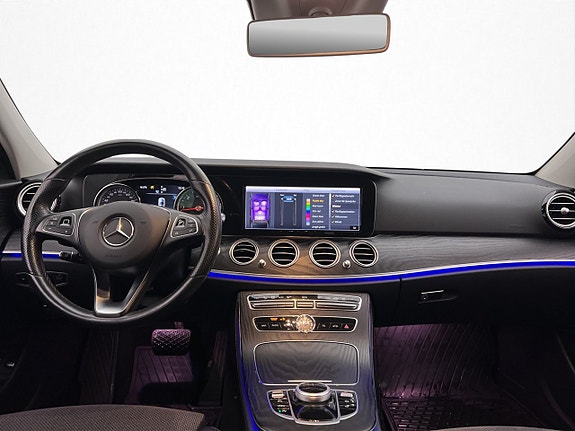 Mercedes-Benz E200 13 of 30