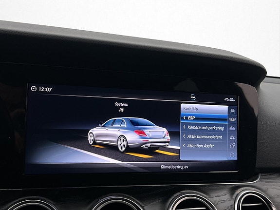 Mercedes-Benz E200 26 of 30