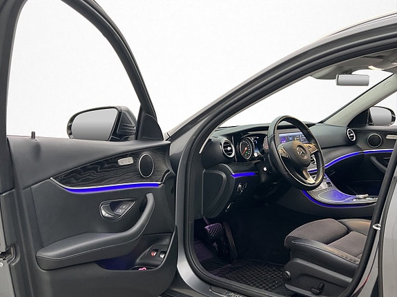 Mercedes-Benz E200 11 of 30
