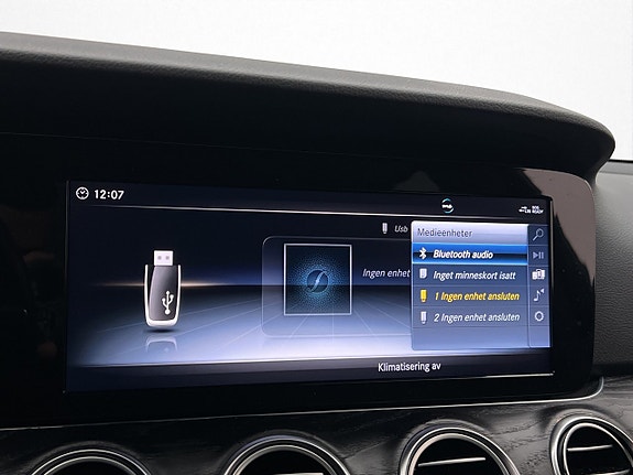 Mercedes-Benz E200 25 of 30