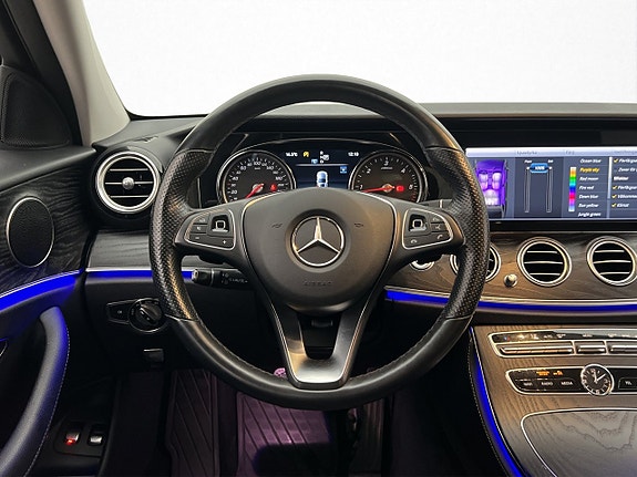 Mercedes-Benz E200 14 of 30