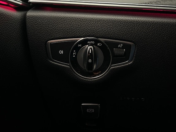 Mercedes-Benz E200 15 of 30