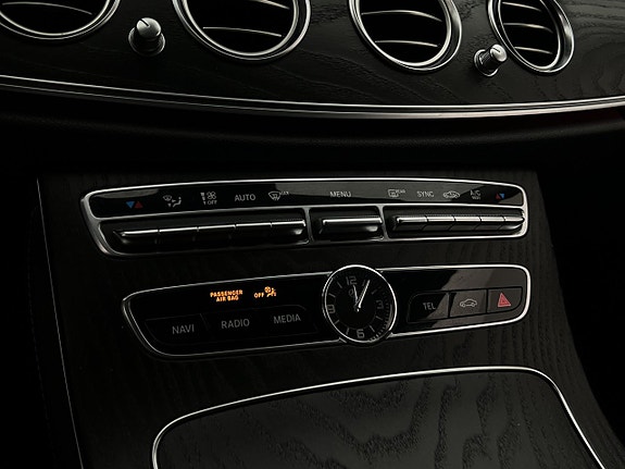 Mercedes-Benz E200 28 of 30