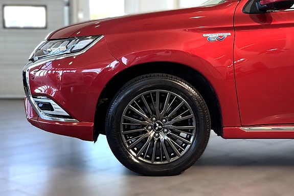 Mitsubishi Outlander 2 of 14