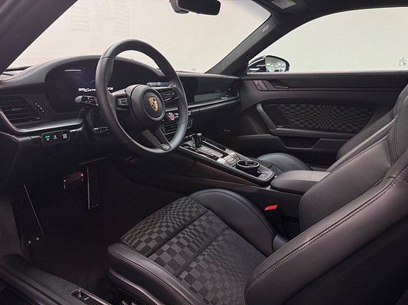 Porsche 992 7 of 28