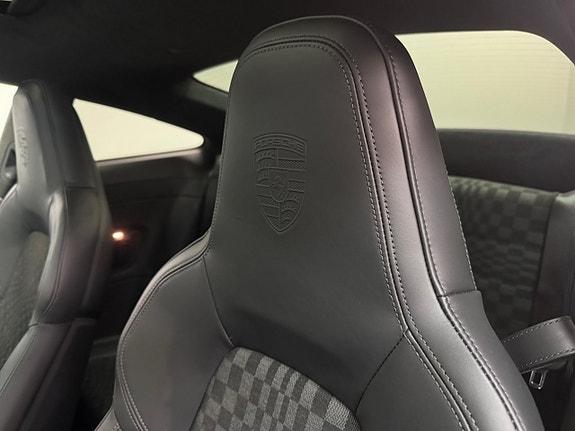Porsche 992 18 of 28