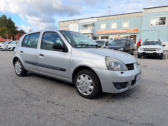 Renault Clio 2 of 9