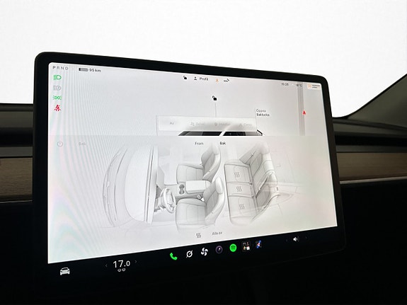 Tesla Model Y 24 of 30