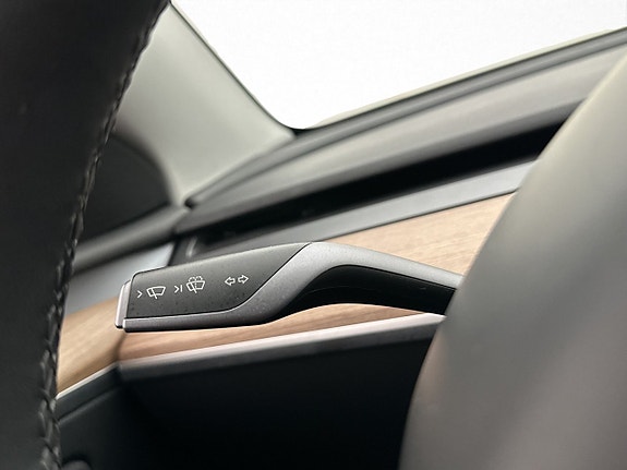 Tesla Model Y 29 of 30