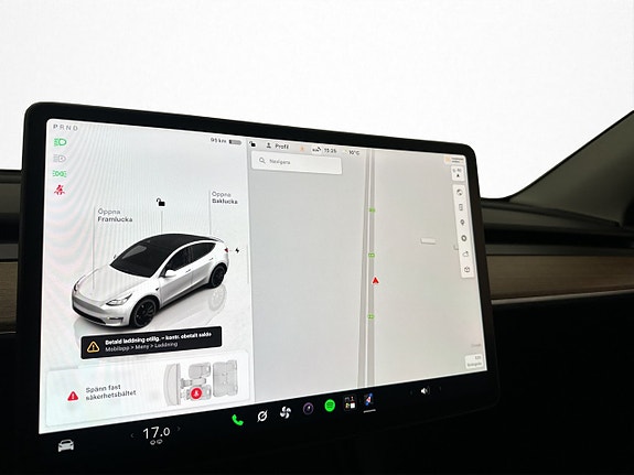 Tesla Model Y 22 of 30