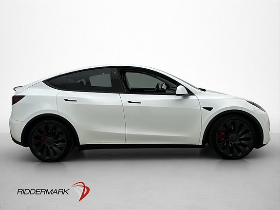 Tesla Model Y 10 of 30