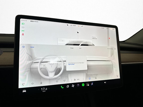 Tesla Model Y 23 of 30
