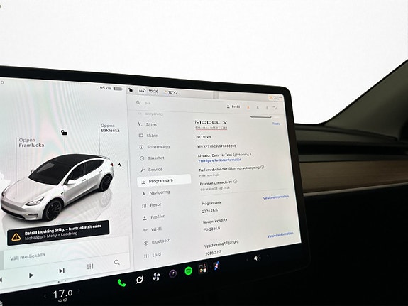 Tesla Model Y 26 of 30