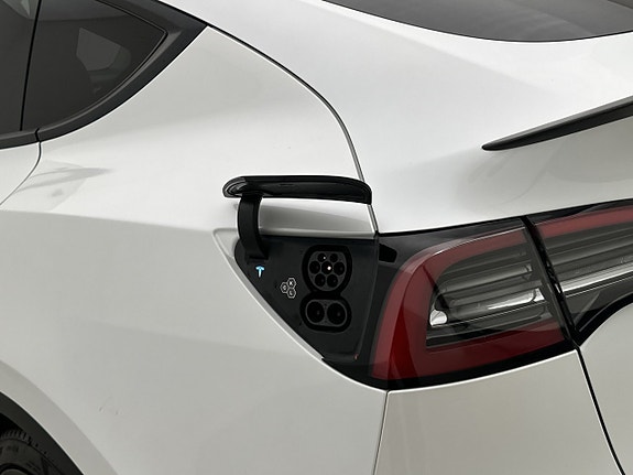 Tesla Model Y 13 of 30