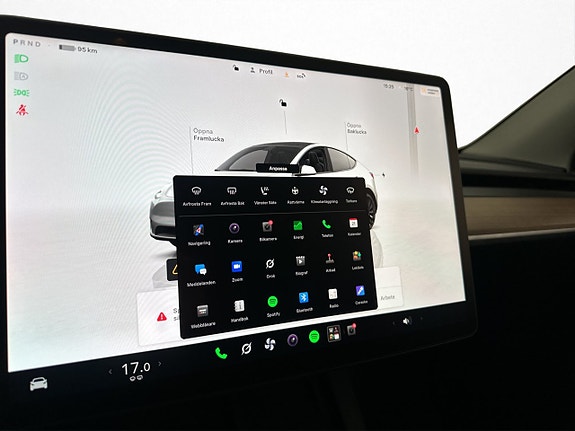 Tesla Model Y 21 of 30