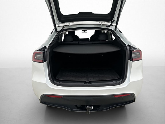 Tesla Model Y 11 of 30