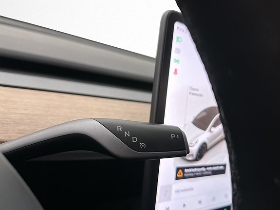Tesla Model Y 28 of 30