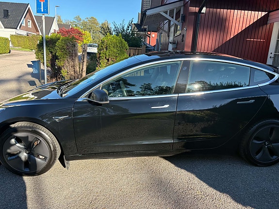 Tesla Model 3 2 of 5