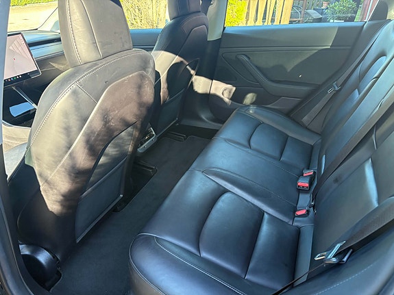 Tesla Model 3 4 of 5