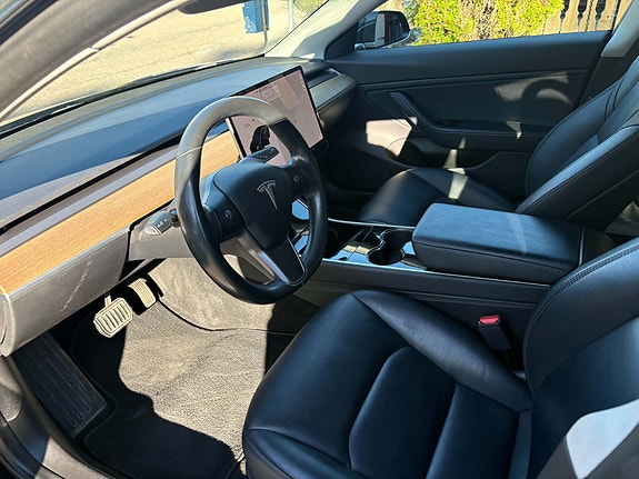 Tesla Model 3 3 of 5