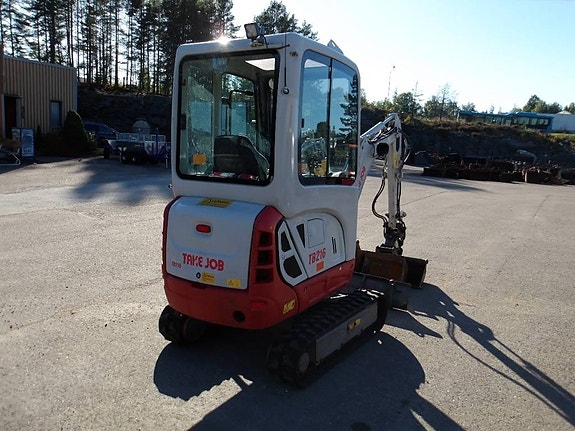 Takeuchi TB 216 med Powertilt 3 of 5