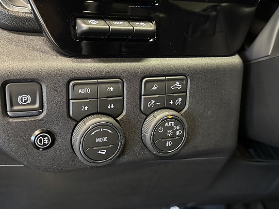 Chevrolet Silverado 1500 13 of 27